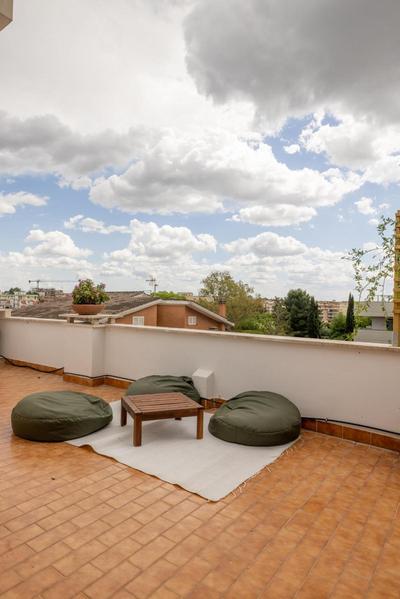 Spacious with terrace 3 bedroom, metroA Battistini