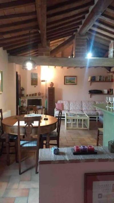 Casa con loggetta al centro di Cetona