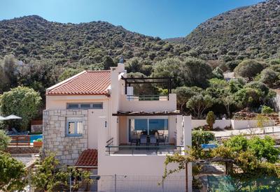Sea Crest villa,near beach,pool,sea view and mountain,private parking