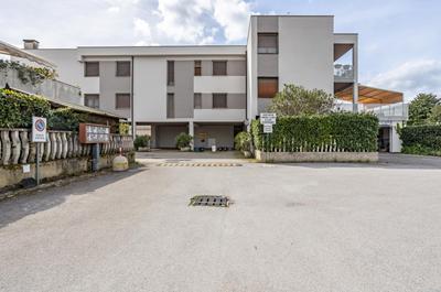 GuestHost - Bright Apartament with Balcony and Parking!