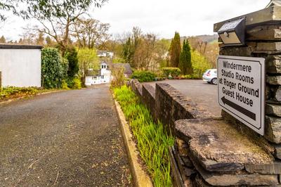 Roger Ground Guest House — with Onsite Car Parking