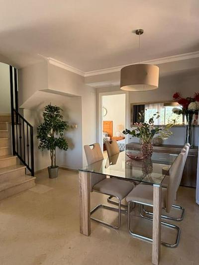 Ruim Penthouse Elviria Marbella met groot terras