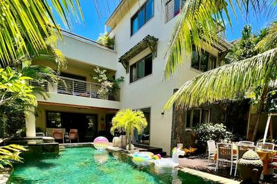 Villa 5 Bedrooms, 5 bathrooms near beach and shops