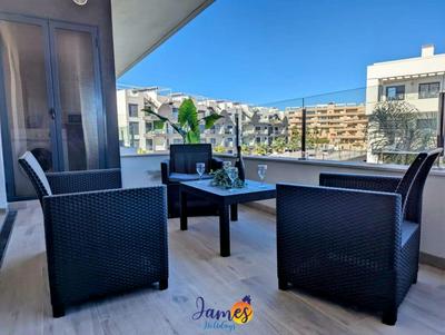 Modern Two Bedroom Apartment with Com Pool VM46