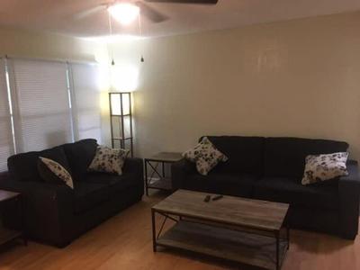Comfortable 3 bedroom close to Base Sleeps 6