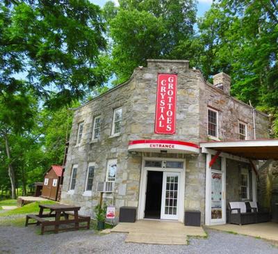Steps to Winery & Battlefield-Pvt Acre w/ Hot Tub!