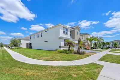 Vibrant 12-Bed 10-Suite Oasis Colorful & Spacious