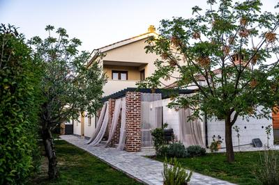 House "Mediterrian spirit" with jacuzzi in Zadar