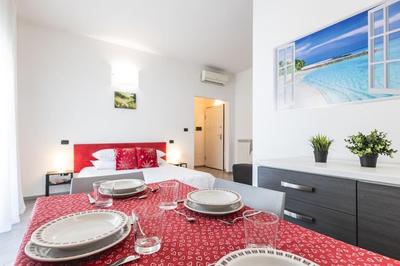 Exclusive: Fronte Mare con Terrazzo e Parcheggio