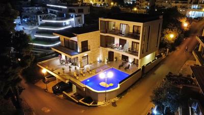 Arte Luxury Pool Apartmets