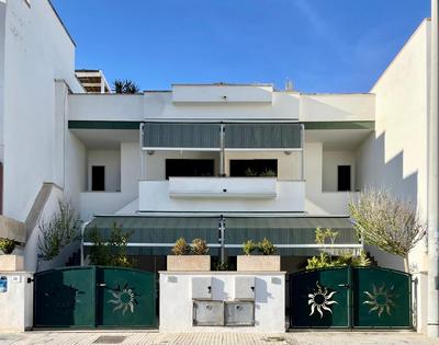Casa Ermes - Piano terra indipendente fronte spiaggia, ampio spazio esterno attrezzato