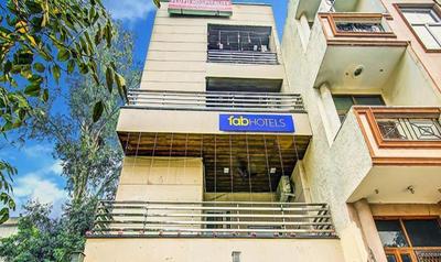 FabHotel F-Aloyd Lajpat Nagar