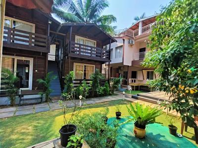 Beachwalk Retreat - Within 100 Metres from Morjim Beach