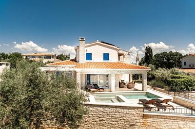 Beautiful Villa Torre III with sauna in Tar
