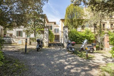 Poggio Imperiale Apartment by Mamo Florence