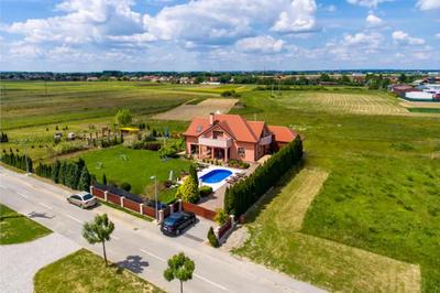 Luxurious Villa with Pool Turcin
