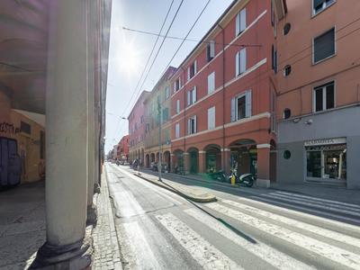 Charme in a Historic Bulding - Bologna Center