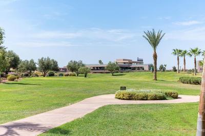 Relax front of Golf-Pool-Topaze