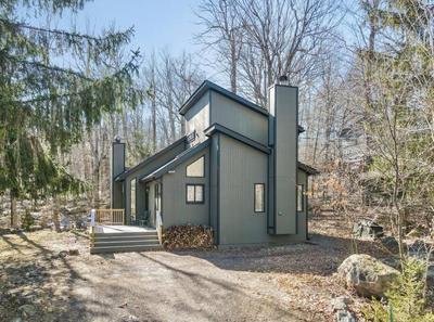 3BR, Lakeview, Hot Tub, Nintendo Switch - Deer Haven Poconos Retreat