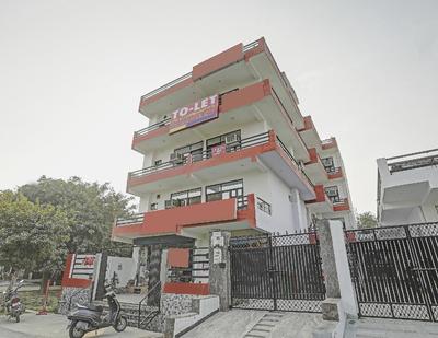 Hotel O Live Ur Style Near Noida Sector Metro Station