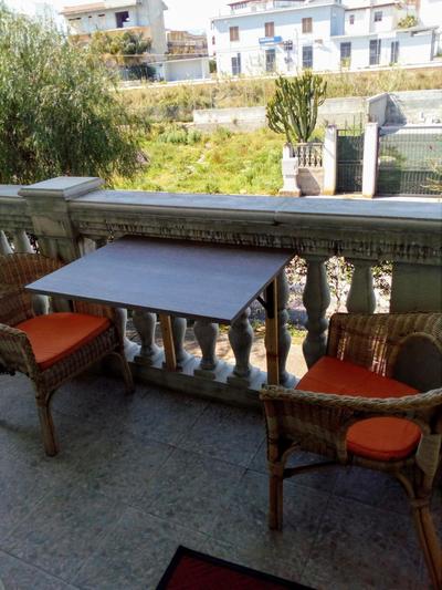Cozy 2 bed in Caulonia with wrap around balcony