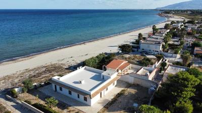 casa baciata dal mare