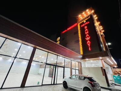 Hotel Ramawati Near Ganga Ghat