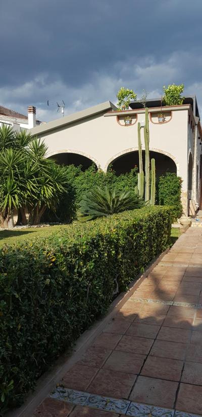 Villa Tea con piscina a pochi passi dal mare