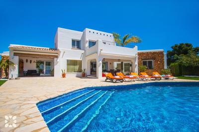 Villa Tuvalu by Abahana Villas