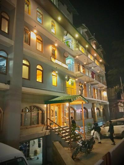 The Avenue River Side Hotel - Near Volvo Bus Stand Manali