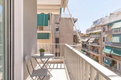 Koukaki 2BR Apartment by UPSTREET