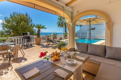 Villa Teuladi by Abahana Villas