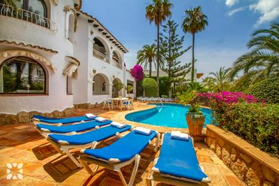 Villa Morera by Abahana Villas