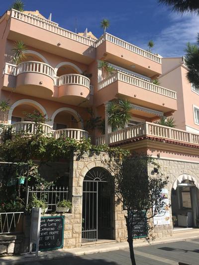 Penthouse Villa Spomenka top floor apartment on central beach