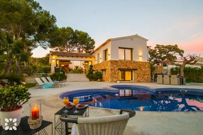 Villa Los Roques by Abahana Villas