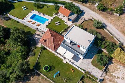 Charmante Ferienvilla in Blato na Cetini