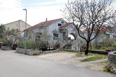Cozy Apartment Iva with Private Garden
