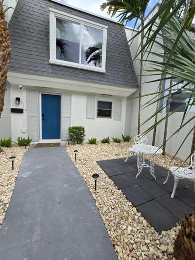 Luxurious & Spacious Townhouse in Prime Location