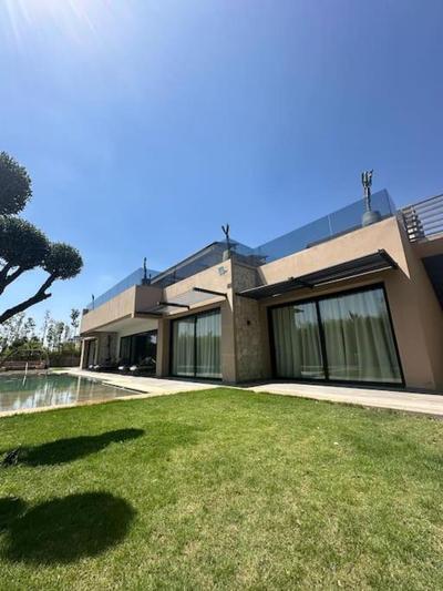 Villa in Marrakech - 5 Suites, Heated Pool, Jacuzzi, Transportation, Volleyball & Padle Court, Complimentary Breakfast
