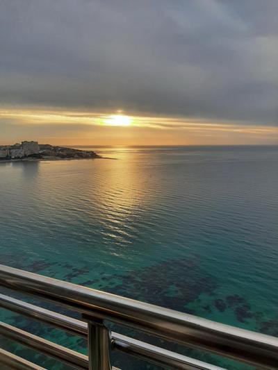 Apartamento sobre el mar