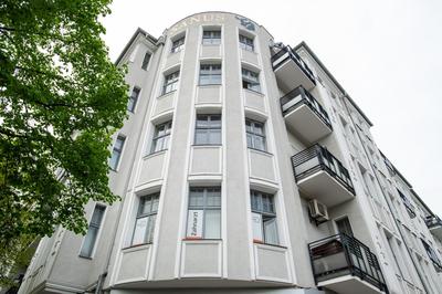 KAISER 02 by ROCKCHAIR Apartments l SUPERHOST Status l 3 Bedrooms Boxspringbeds 2 Bathrooms l Cozy Family & Business Flair 155 sqm 3 Balcony 2nd Floor Elev