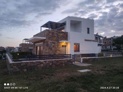 Molineux Luxury Nikiti