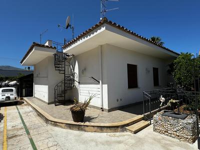 Laura's Villa