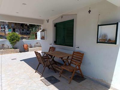 Renatta's Rest House