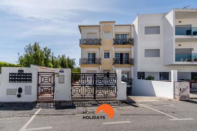 #228 Garrett Flats by Home Holidays