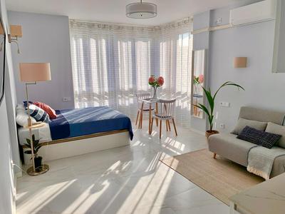 Elegant studio with pool and seaview