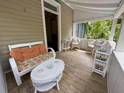 Cozy Victorian Apartment Downtown Sleeps 5