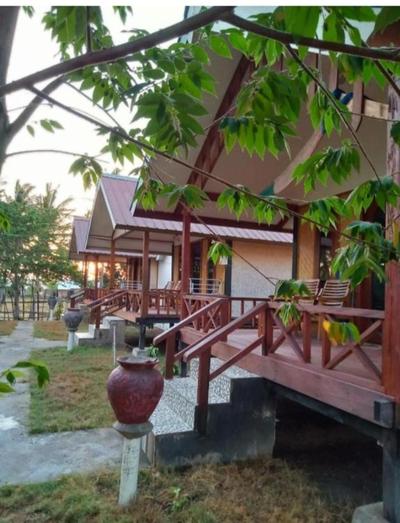 Whynot Bar and Bungalows #01