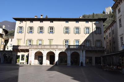 Großes und sehr helles Loft in einem denkmalgeschütztem Haus