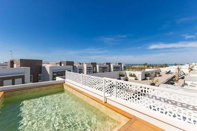 Deluxe penthouse front line to the beach by Valcambre